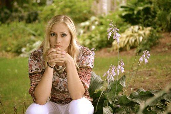 Kimberlee's oldest daughter posing outdoors for her senior photos