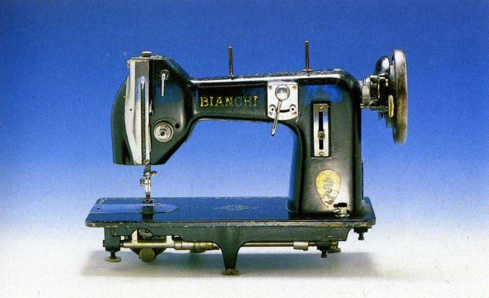 macchina per cucire modello retro