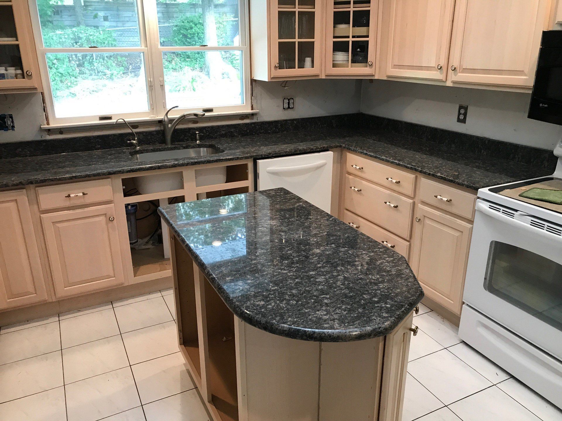 Quartz Countertops & Islands in Saint James, NY