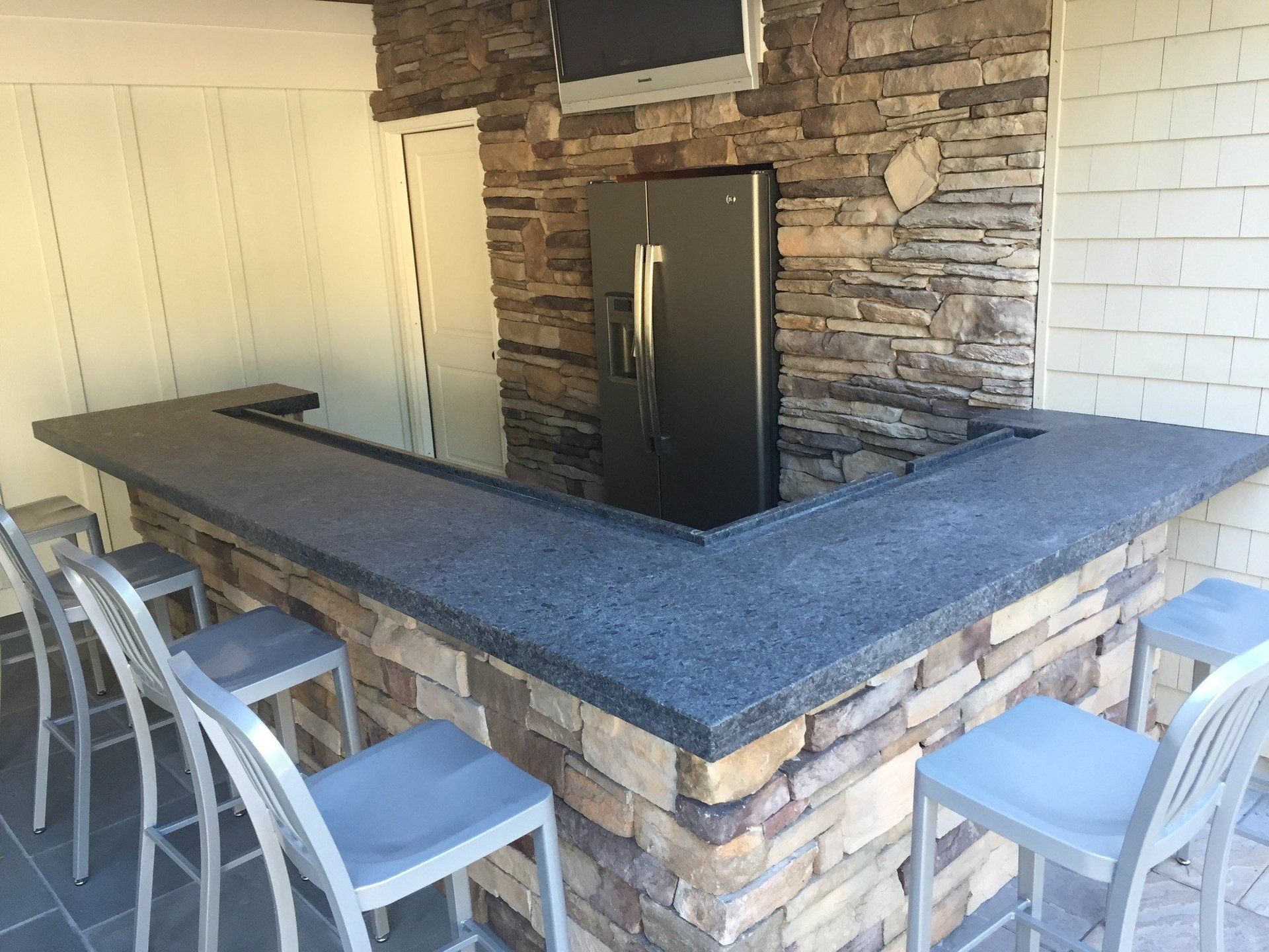 Quartz Countertops & Bars in Hampton Bays, NY