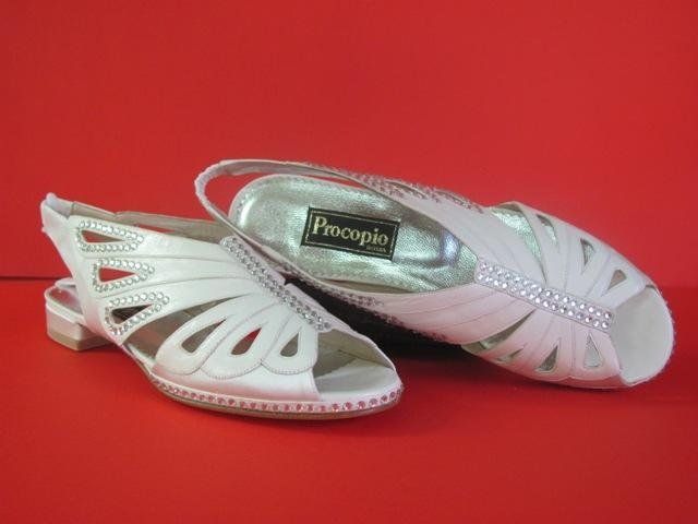 Ballerine chiuse con laccetti e pietre Swarovski