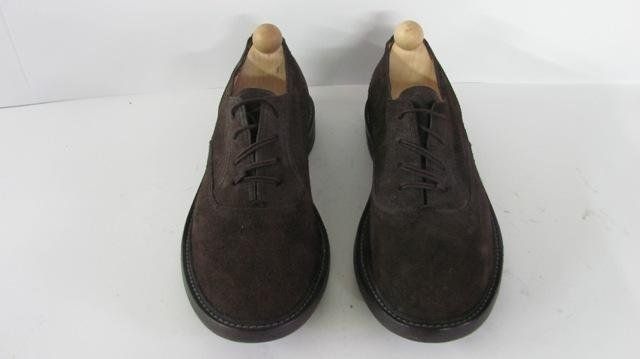 scarpe di camoscio scuro