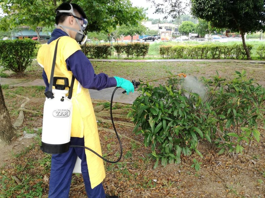 compression sprayer, garden sprayer, fertilizer sprayer, econ sprayer, handy spray gun, sprayer, jun chong sprayer, cross mark sprayer, pb original sprayer, hand sprayer, agricultural sprayer, knapsack sprayer, backpack sprayer, semi auto knapsack sprayer, mechanical sprayer, power sprayer, high volume sprayer, low volume sprayer, durable sprayer, light weight sprayer, fungicide sprayer, weedicide sprayer, herbicide sprayer, insecticide sprayer, pesticide sprayer, pam racun, pam racun pb, pam racun rumput, pam racun manual, mesin penyembur racun rumput, pam racun galas.