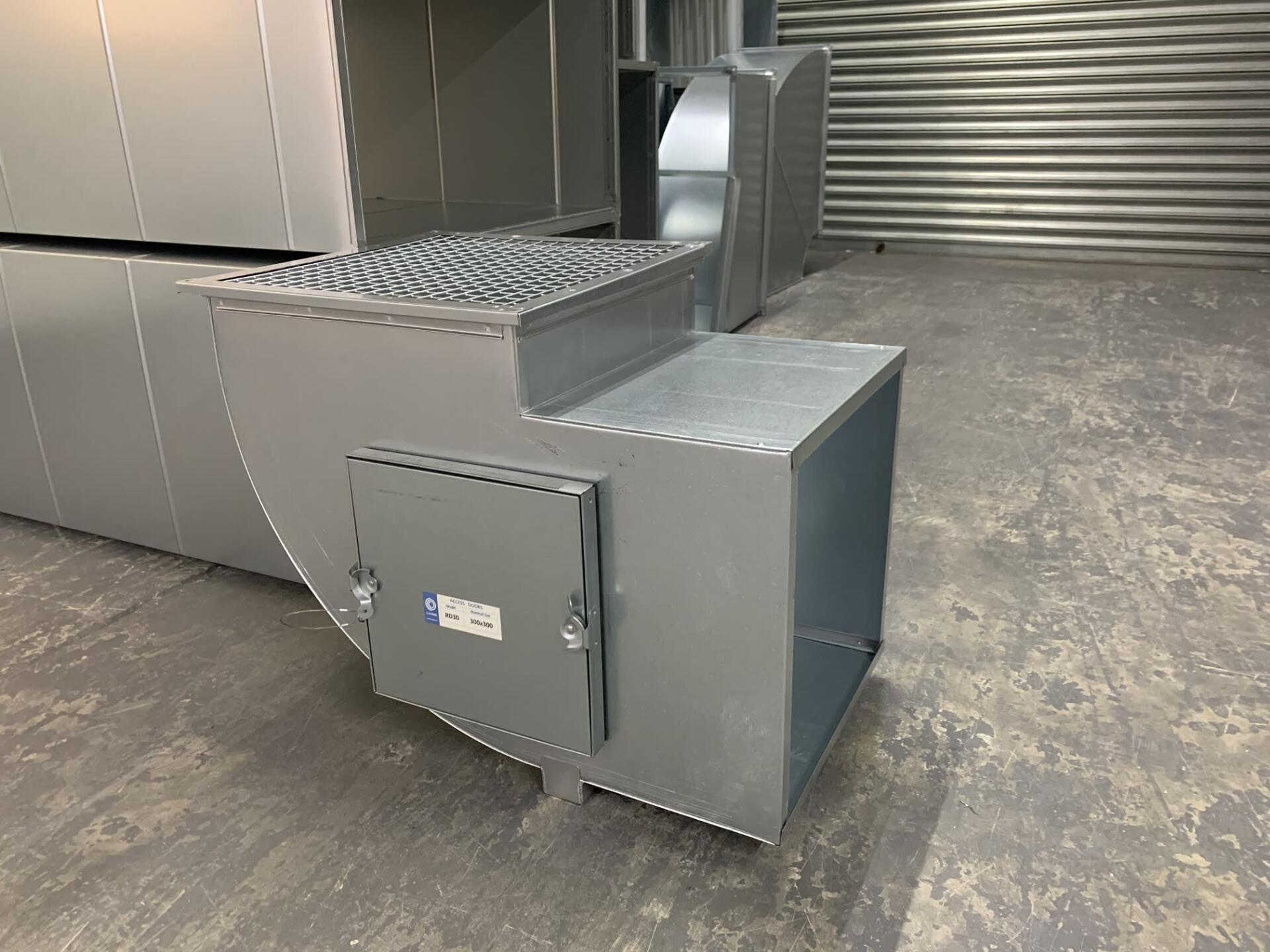 EXTERNAL BEND COMPLETE WITH DRAIN TROUGH & ACCESS DOOR