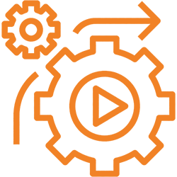 Icone arancioni a forma di ingranaggio con un pulsante di riproduzione e una freccia, che suggeriscono impostazioni di automazione o video.