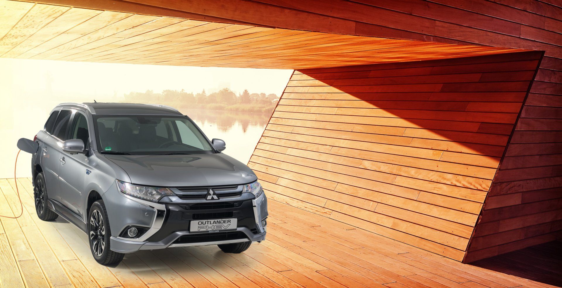 Zilverkleurige Mitsubishi Outlander 