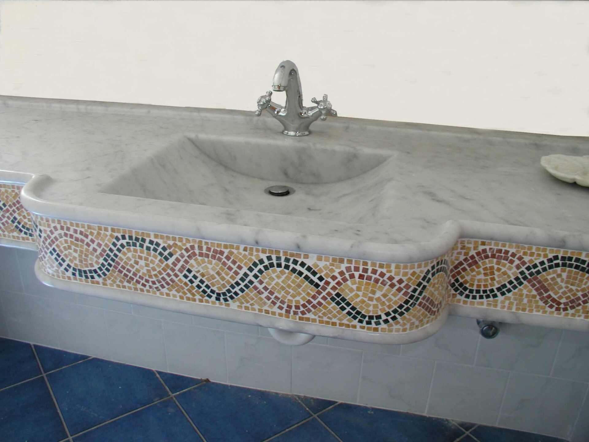 lavabo incassato in marmo