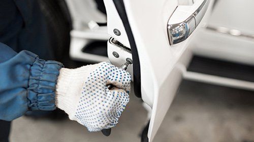 Auto Lockout — Locksmith Repairing Car Door in Bellevue, NE Auto Lockout — Locksmith Repairing Car Door in Bellevue, NE