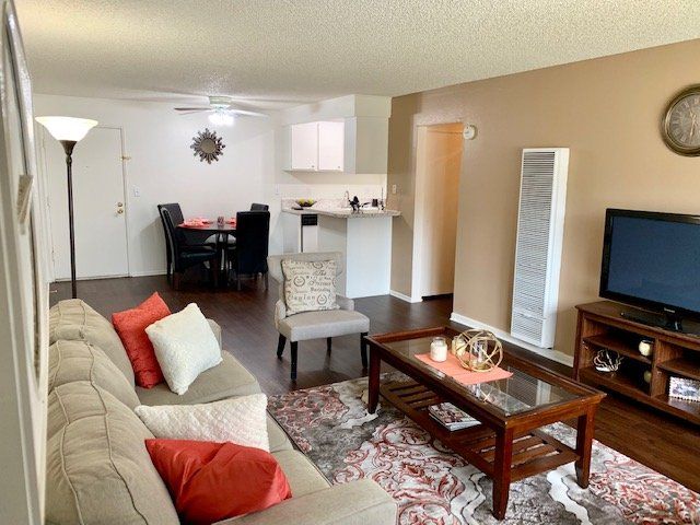Living Room | Arbor Park Apartments