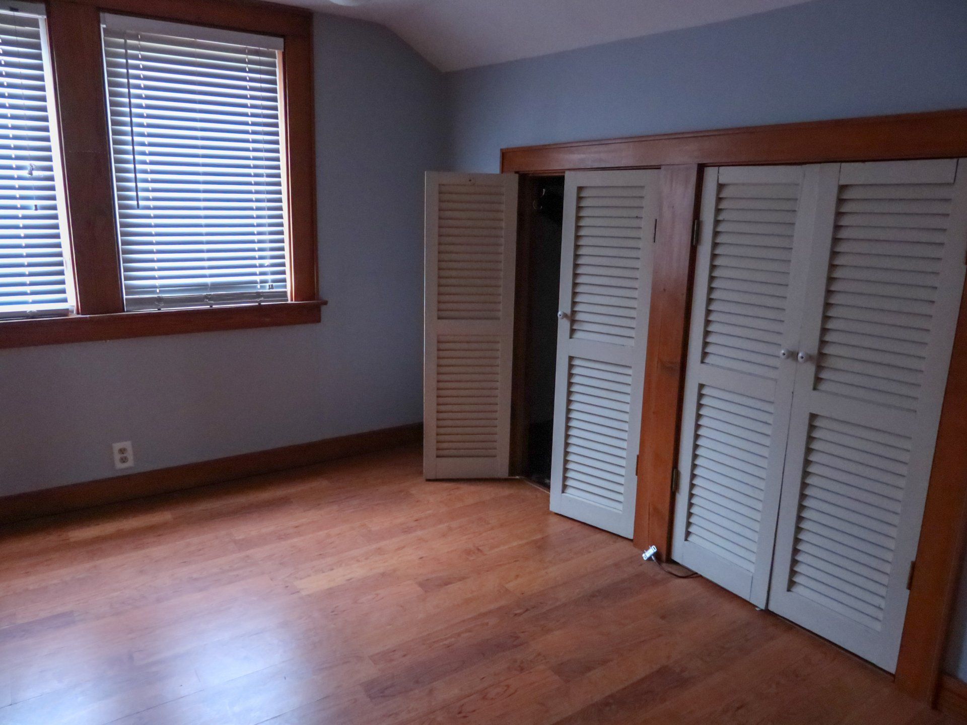 123 N College bedroom 1