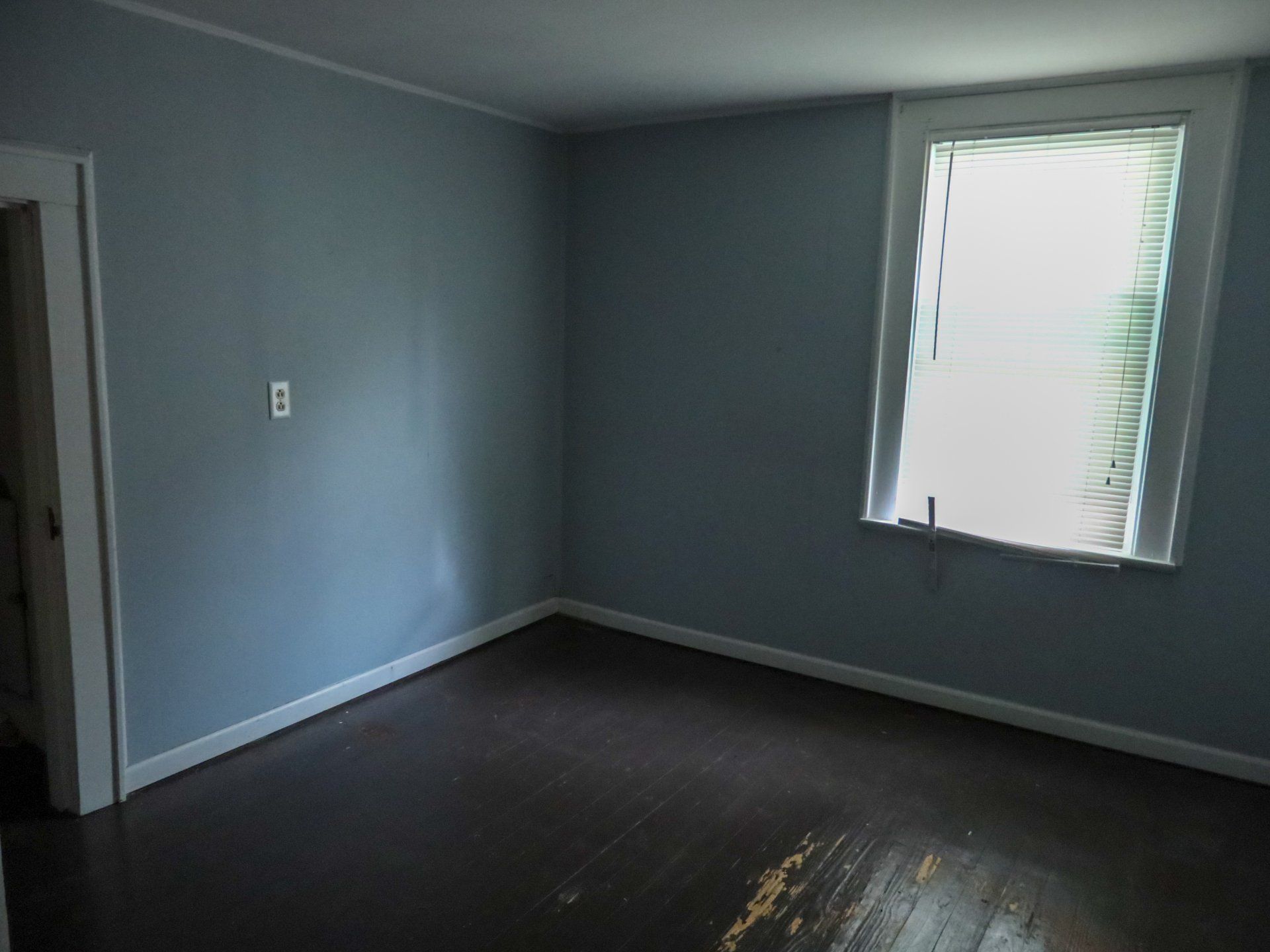 123 N College bedroom 3