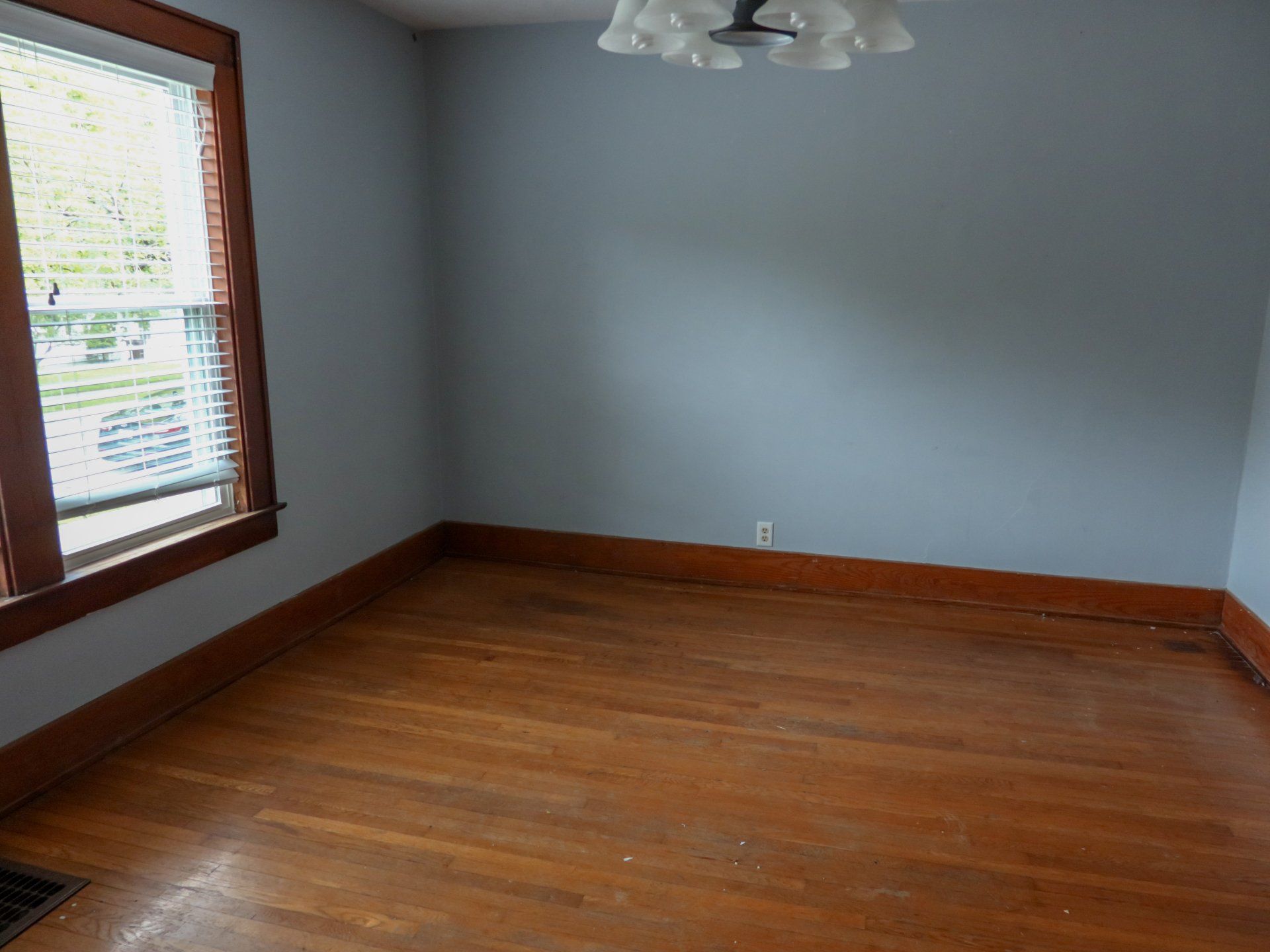 123 N College bedroom 4