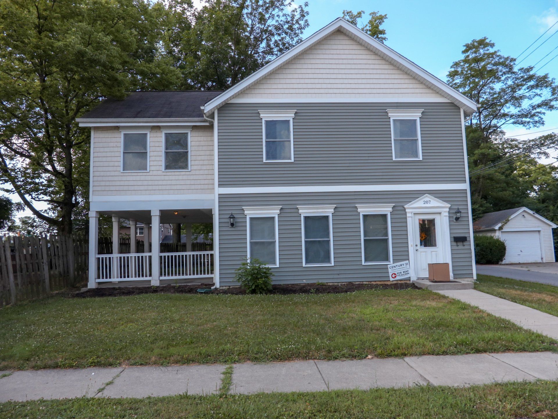 207 W Church outside