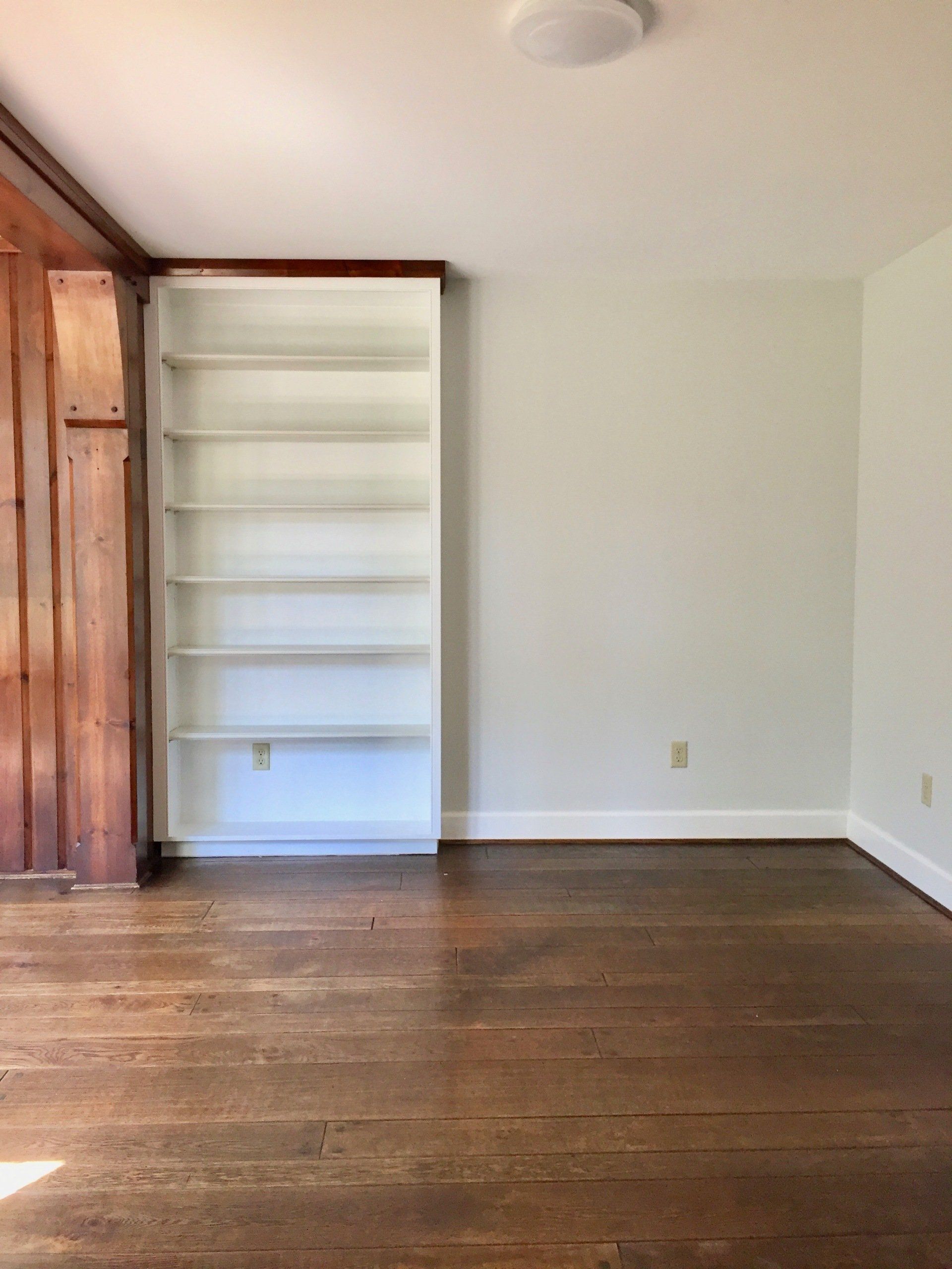 225 E Withrow 101 living room