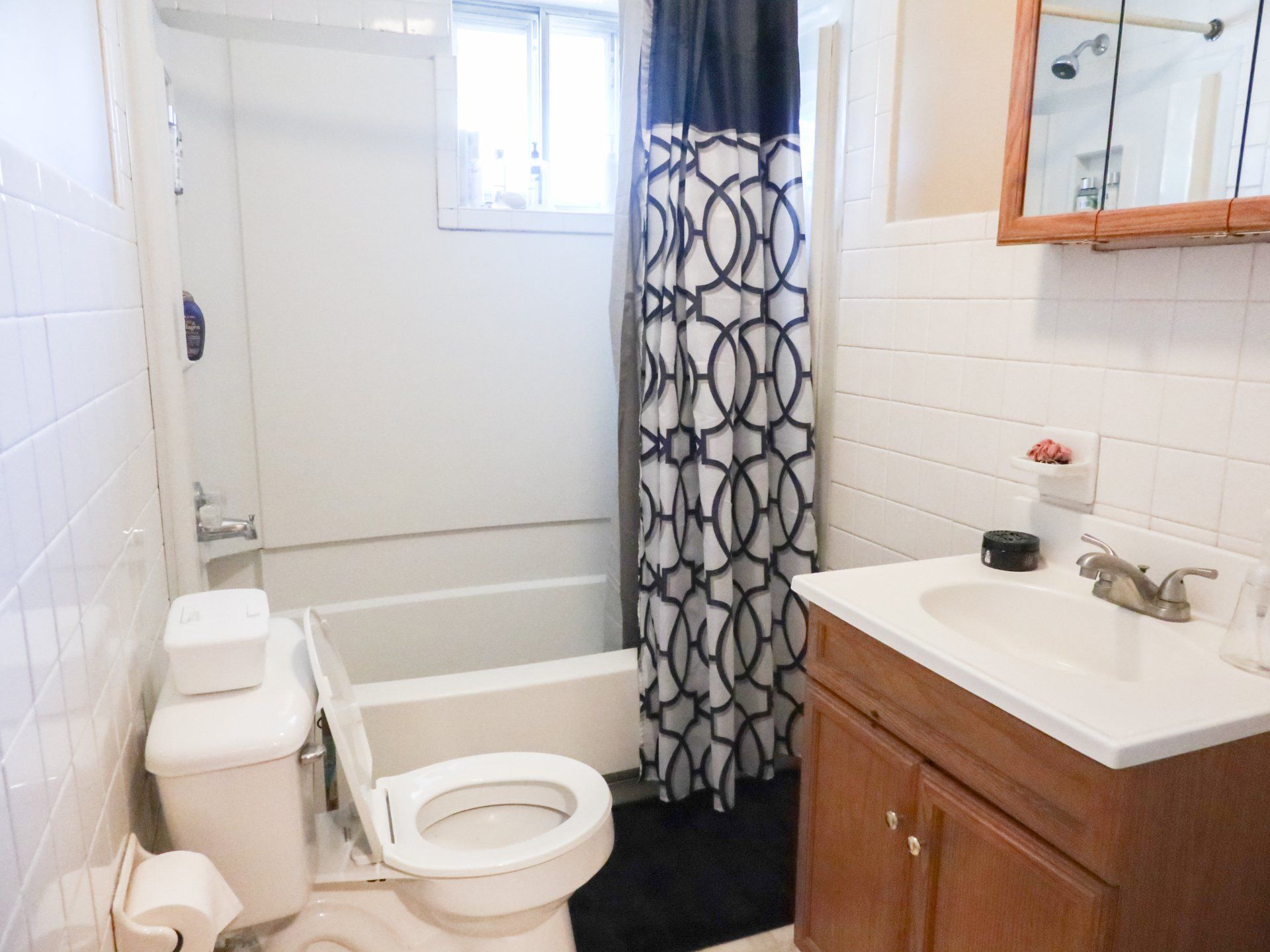 308 W Withrow bathroom