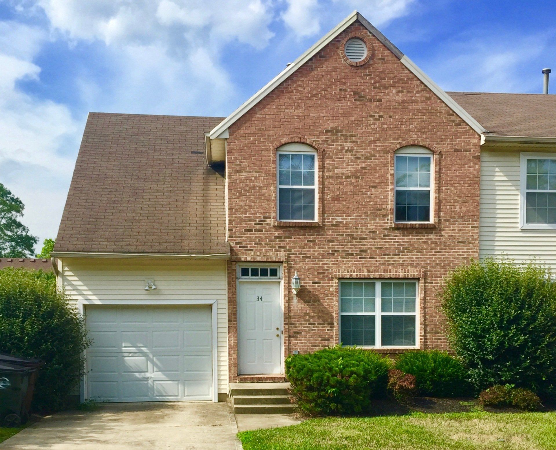 34 Applewood front outside