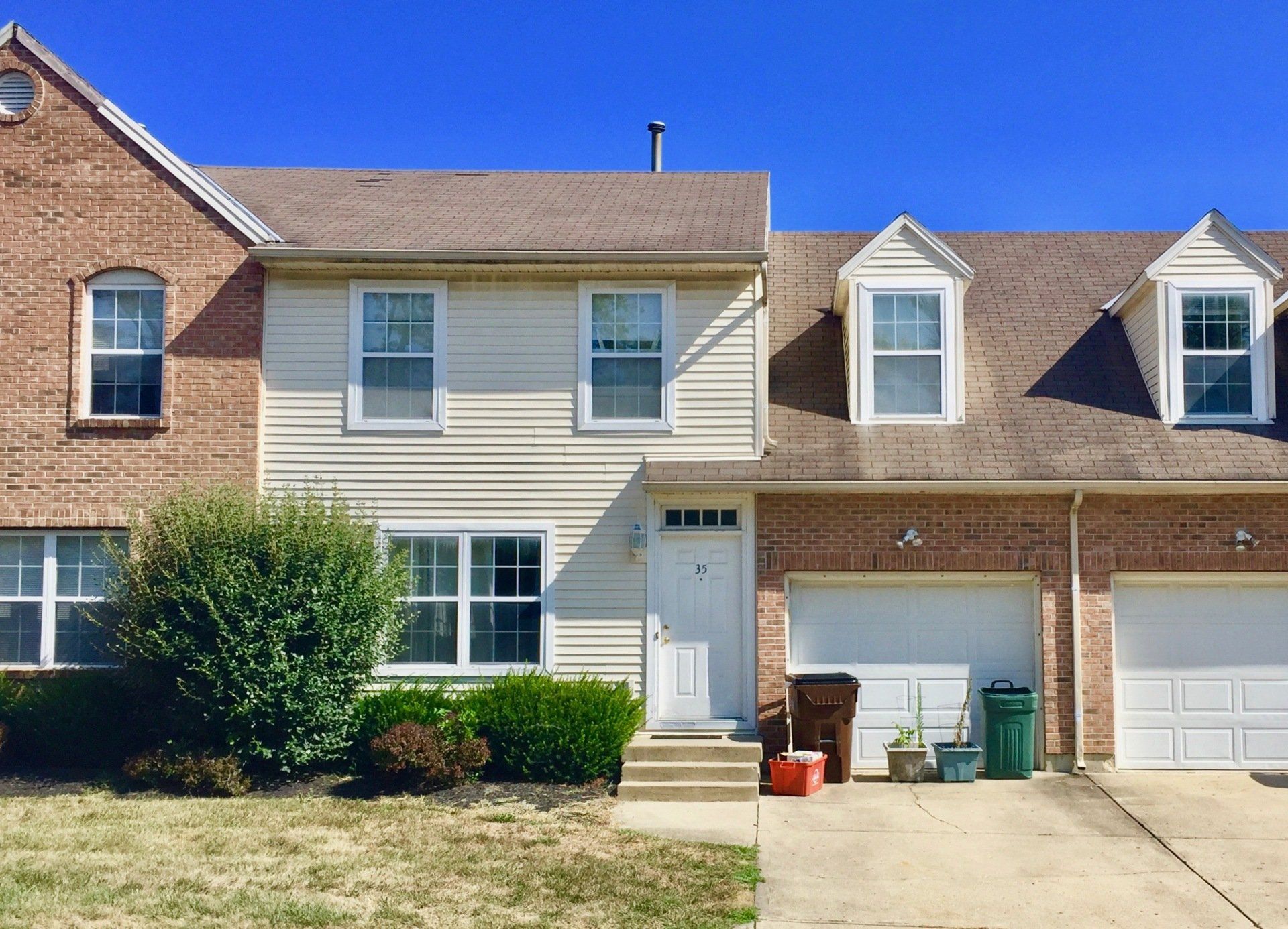 35 Applewood front outside