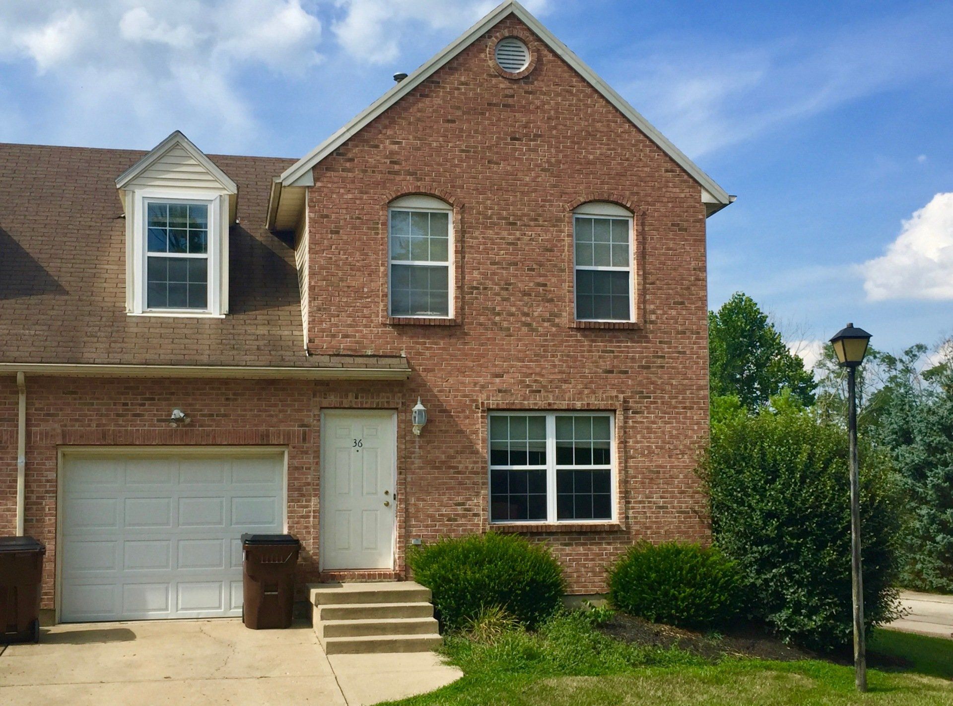 36 Applewood front outside
