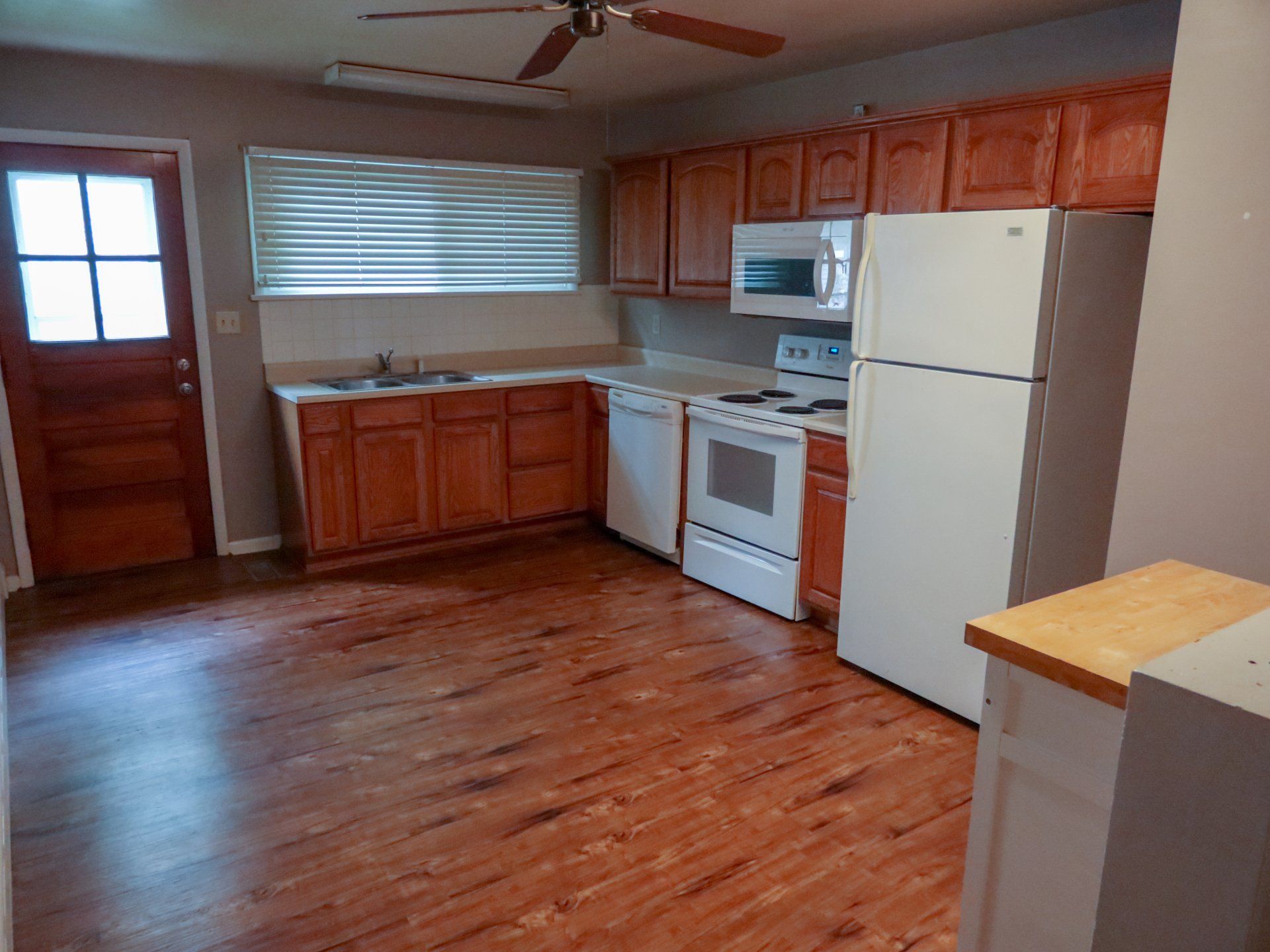 560 S main kitchen