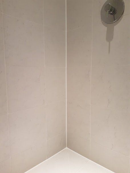 Shower Cubicle Tile and Grout Cleaning