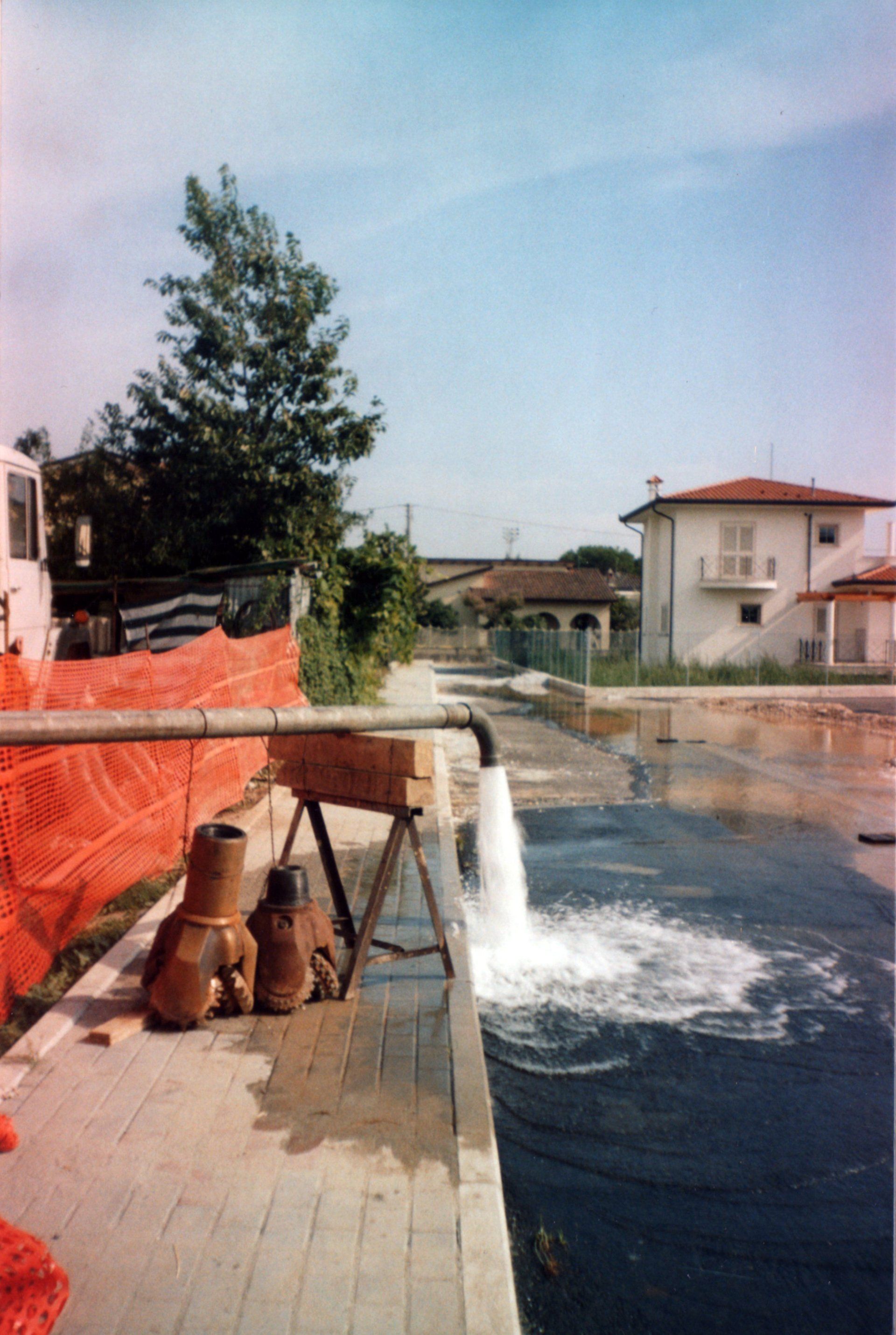 getto di acqua da un tubo