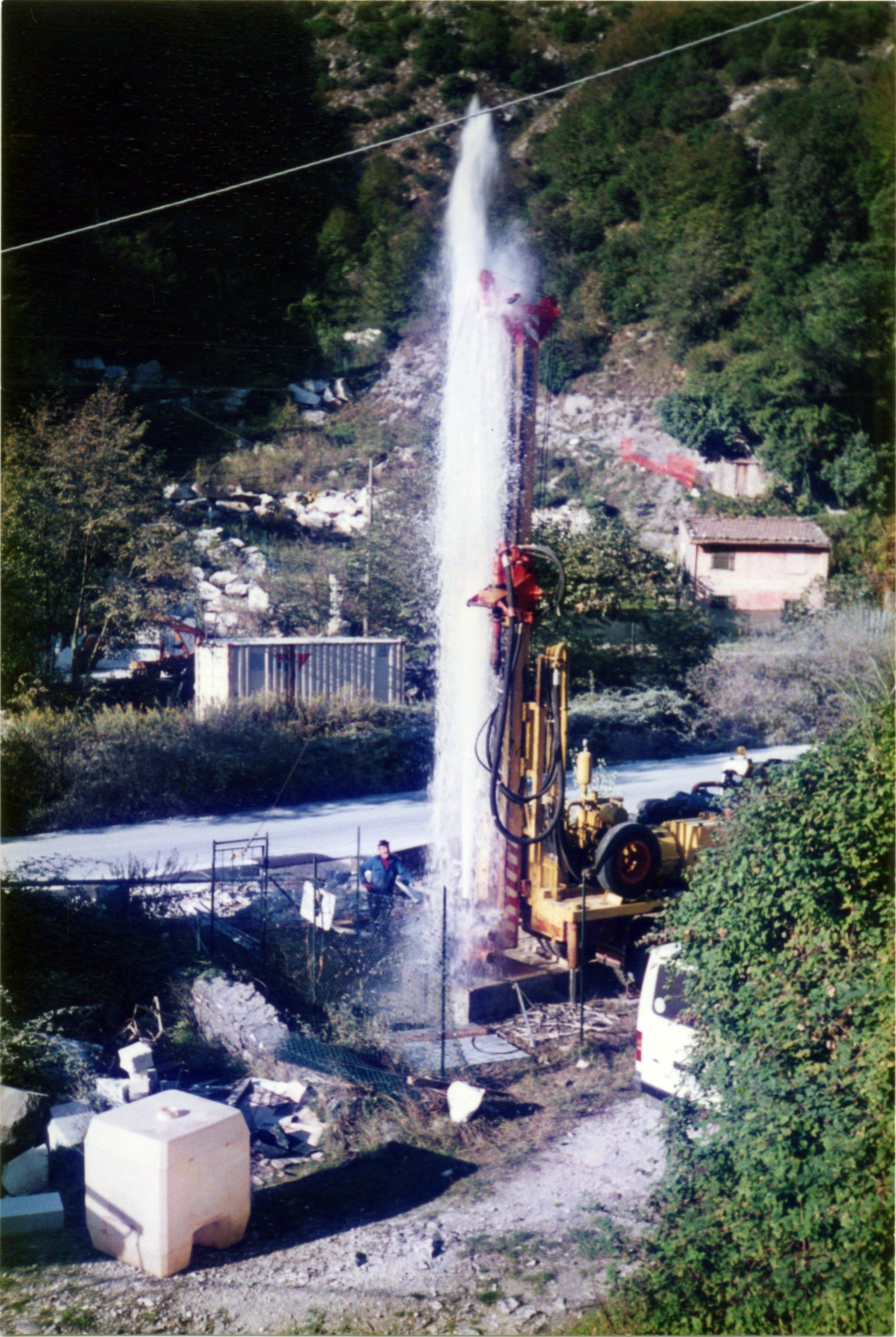 getto d'acqua da pozzo trivellato