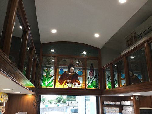 farmacia con prodotti omeopatici