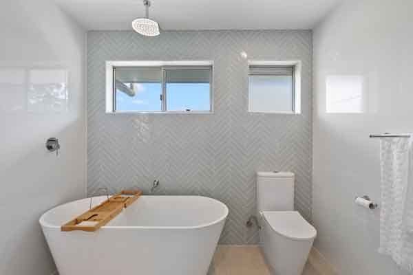 white bathtub