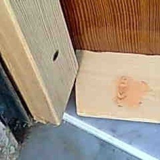 particolari di un infisso in legno