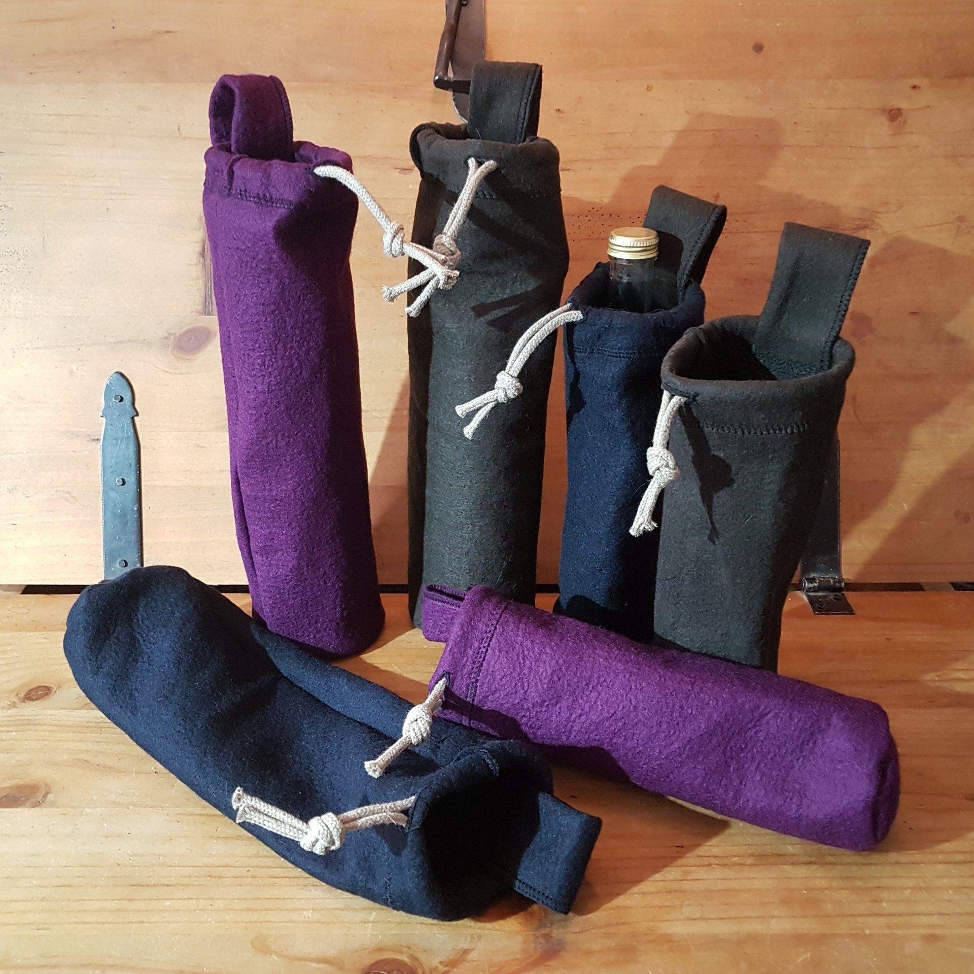 Tasche klein (0,5 Liter bis 0,75 Liter) für 8 Euro / Tasche groß (1,0 Liter bis 1,5 Liter) für 12 Euro