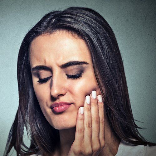 woman with gum disease in pain