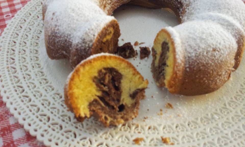 una torta ripiena di cioccolato