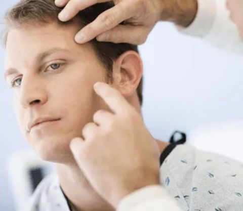 Consulto del dermatologo per il trattamento della psoriasi