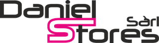 Le logo des magasins Daniel est rose et noir sur fond blanc.