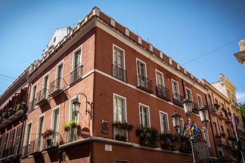 vista angolare esterna edificio storico Decoralpi Cuneo