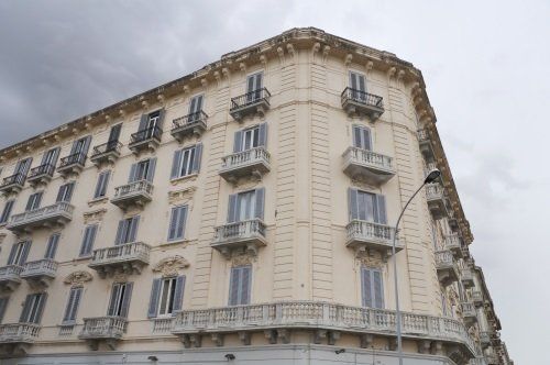 edificio storico con balaustra angolare - Decoralpi Cuneo edificio storico con balaustra angolare