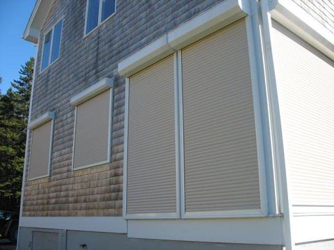 Seacoast Rollshutter — House with Roll Shutter Seacoast Rollshutter — House with Roll Shutter