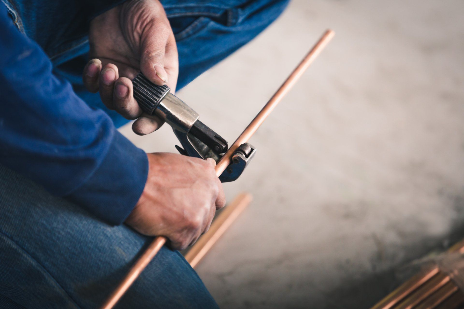 Worker Cut Joint With Tool of Copper | Norco, CA | All-Star Plumbing Worker Cut Joint With Tool of Copper | Norco, CA | All-Star Plumbing