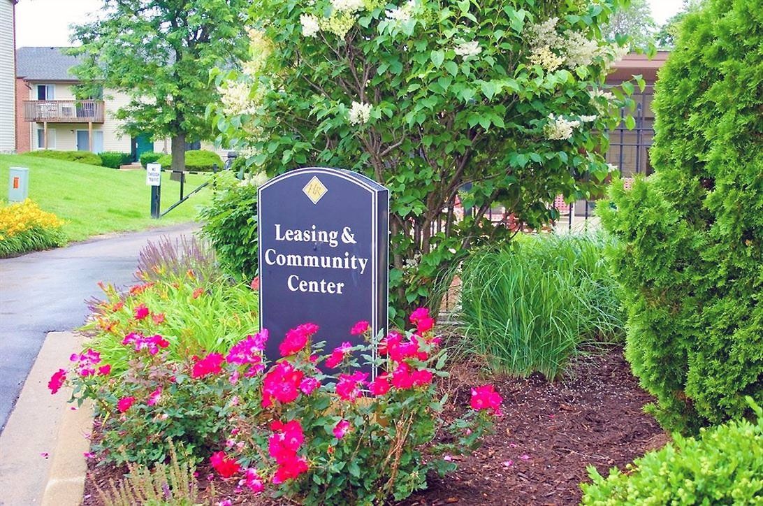 Leasing Office Sign