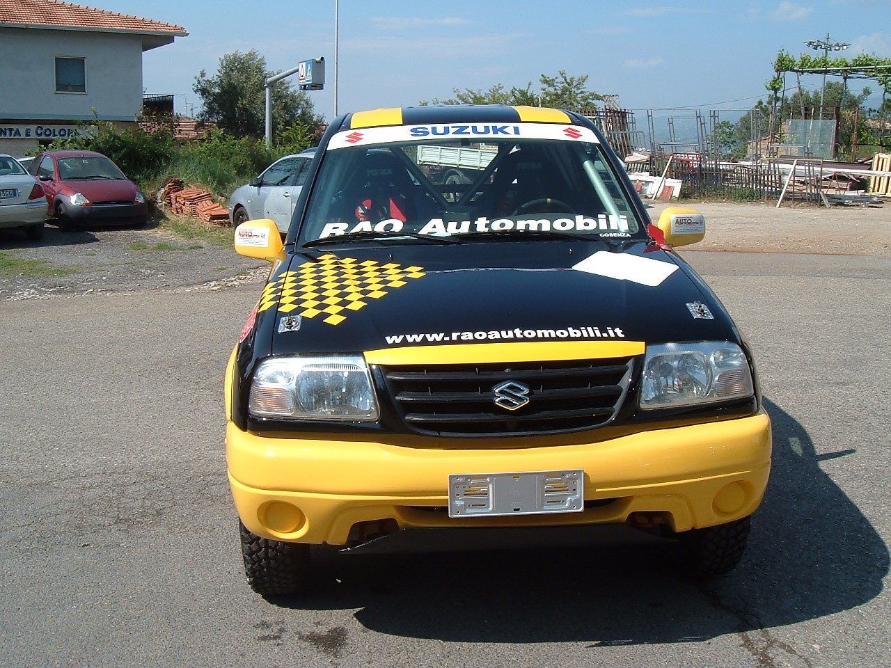 Suzuki nera e gialla