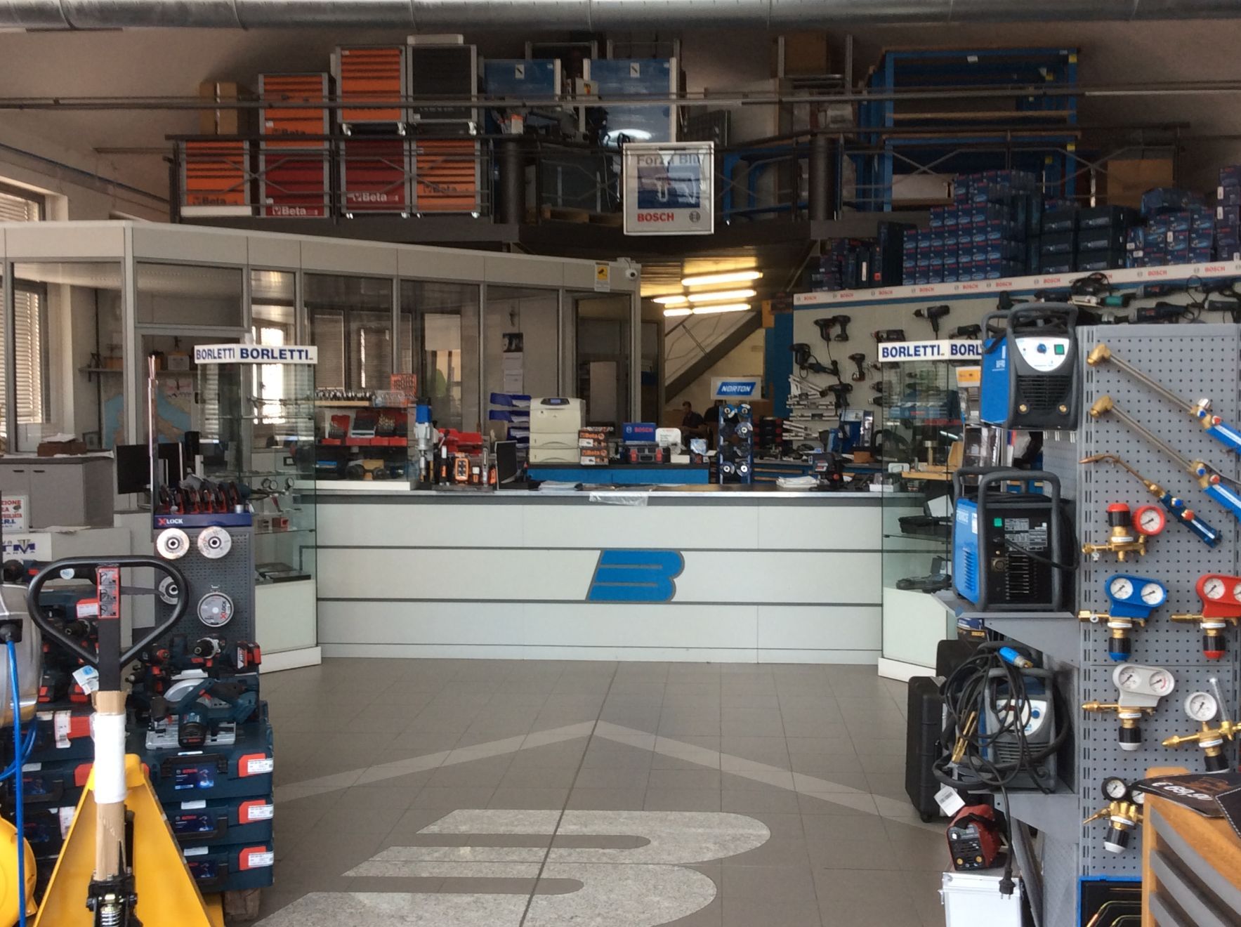 showroom utensili