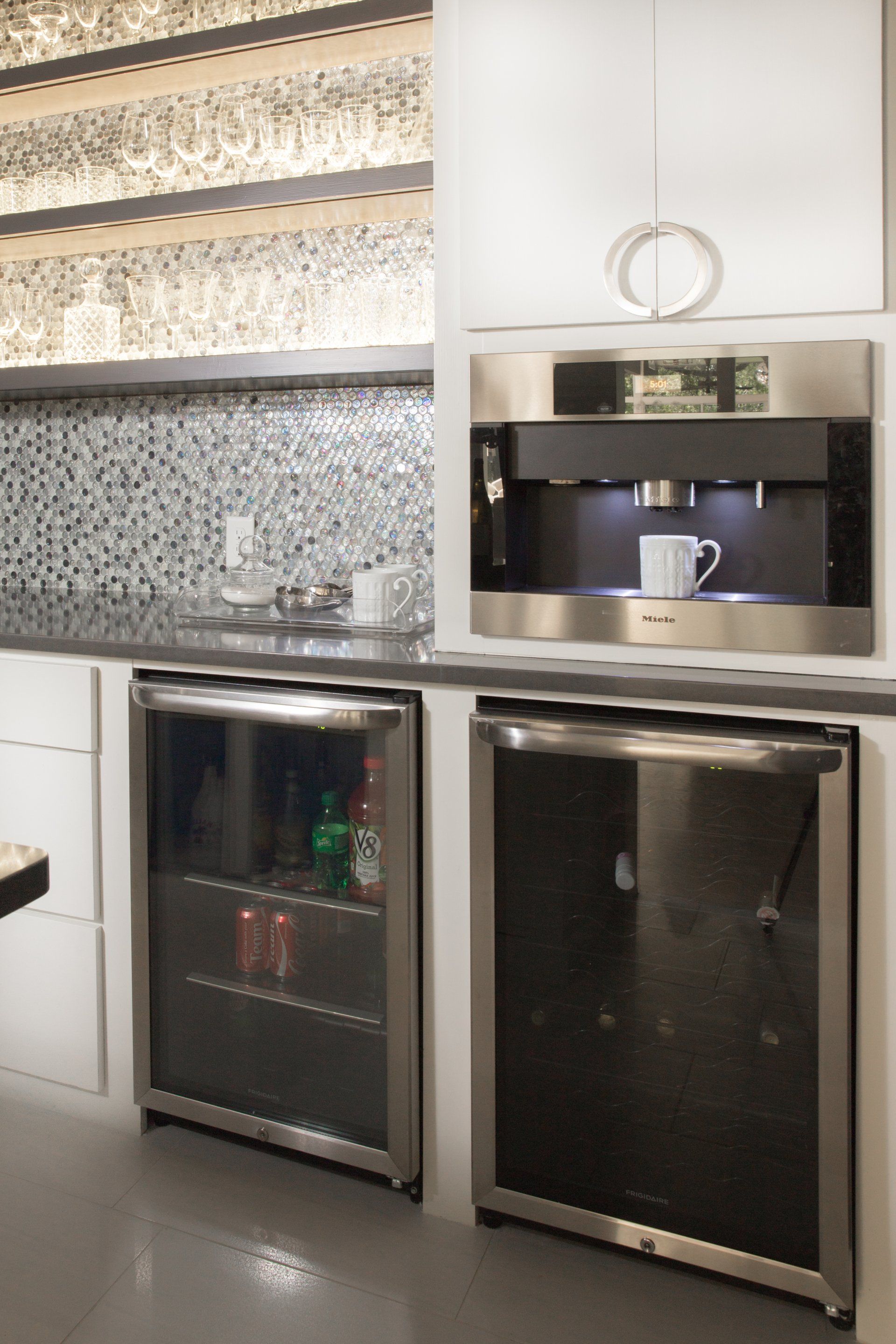 Mosaic Tile Back Splash Outdoor Kitchen