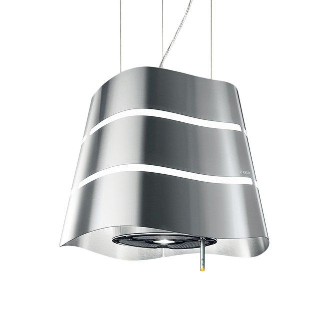 Una moderna cappa a isola in acciaio inox con due strisce luminose orizzontali sospese al soffitto.
