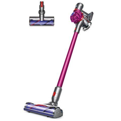 Un aspirapolvere senza fili Dyson color magenta e argento con una testina aggiuntiva sospesa sopra di esso.