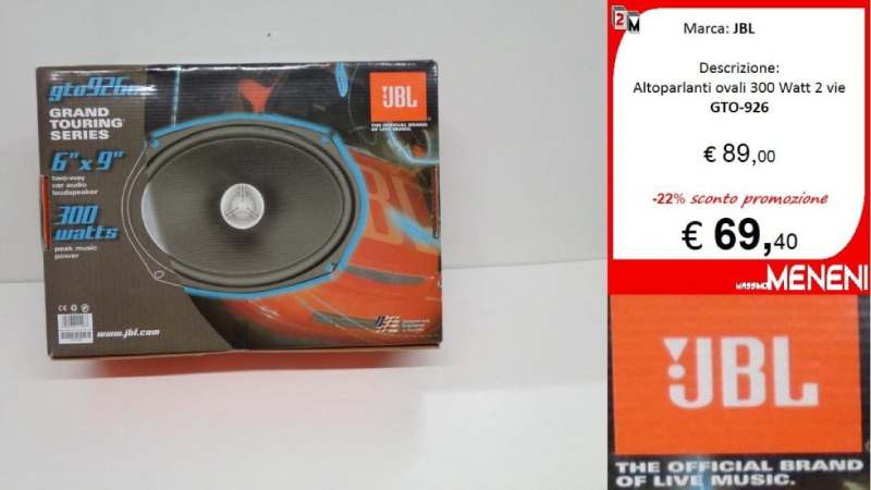 Altoparlanti ovali per auto JBL 6x9 in una scatola accanto a un cartellino del prezzo che mostra uno sconto da €89,00 a €69,40 presso il negozio Meneni.