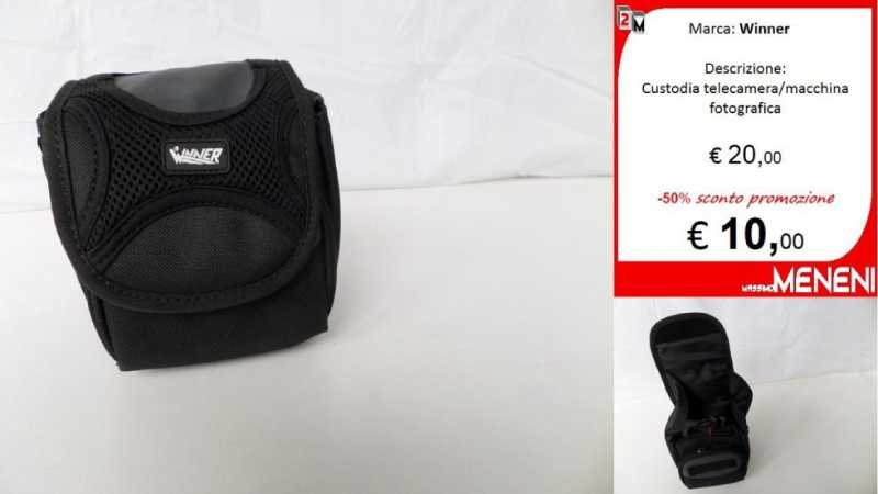 Una custodia nera per fotocamera del marchio Winner su sfondo bianco, con un cartellino del prezzo che indica uno sconto del 50%, da 20 a 10 euro.