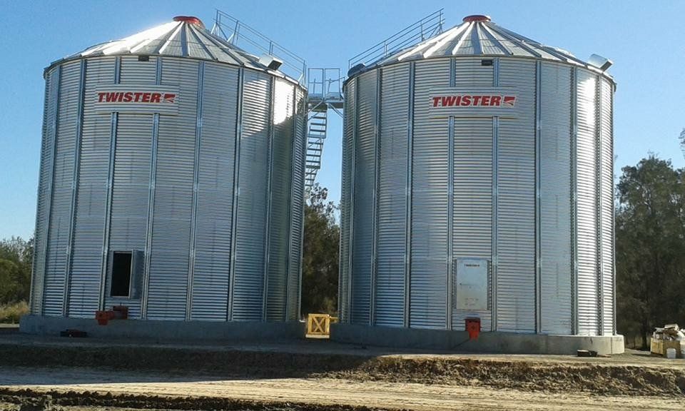 Twister flat bottom grain bins are available in sizes from 15' to 48' diameter, capable of storing up to 684,240 bushels. Twister packages come complete with full floor aeration, u-trough unload system, concrete form and roof vents. Twister has a great quality bin at an affordable price.