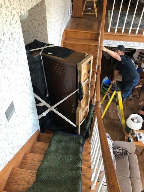 Carrying Piano on Stairs — St. Louis, MO — A Piano’s Friend