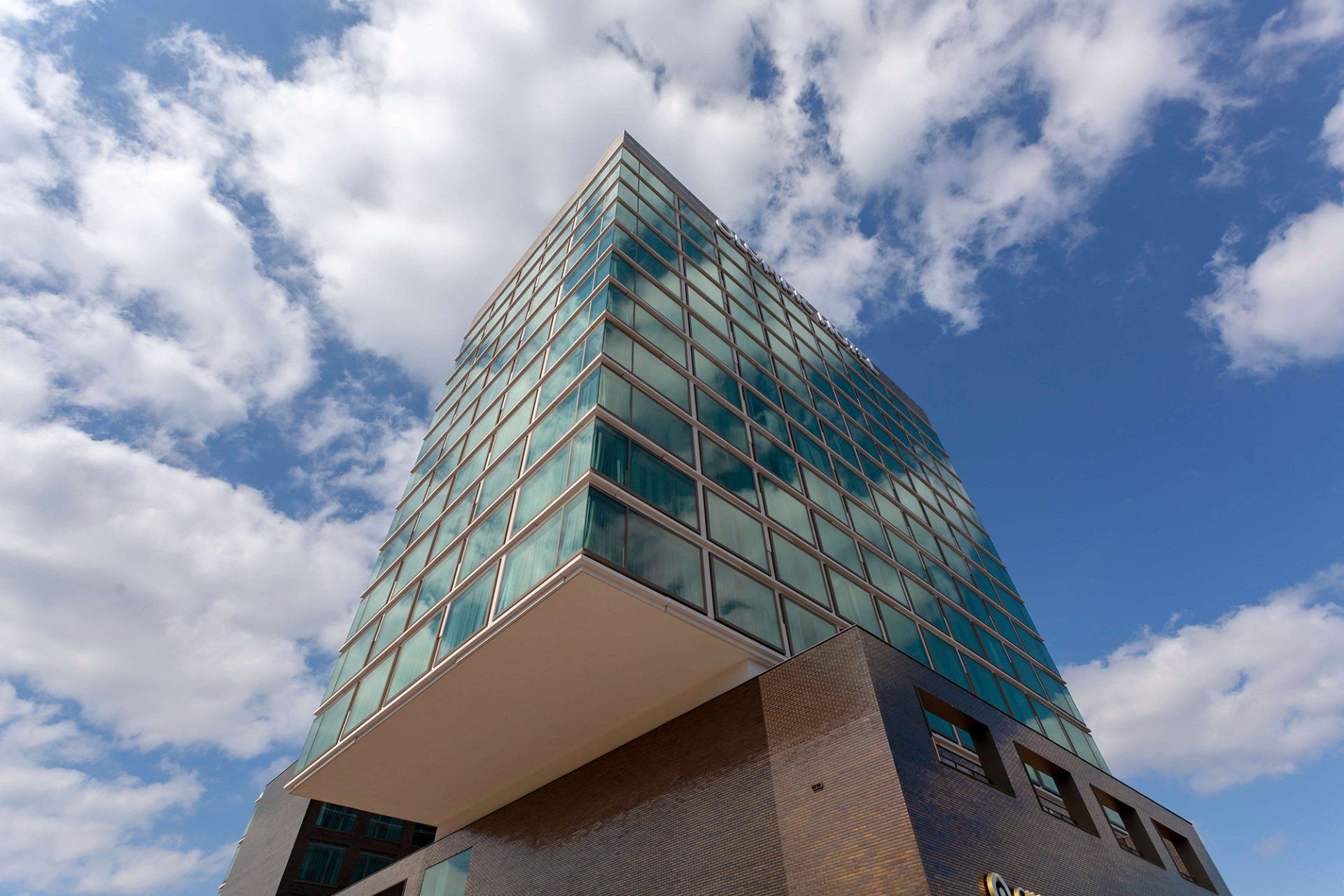 IJsbaanpad exterior shot
