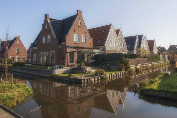 Houses from Trambaan in Broek in Waterland
